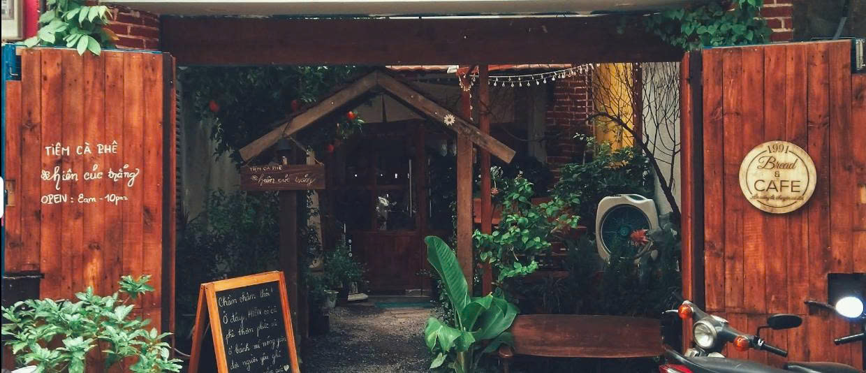 Tiệm cà phê Hiên Cúc Trắng